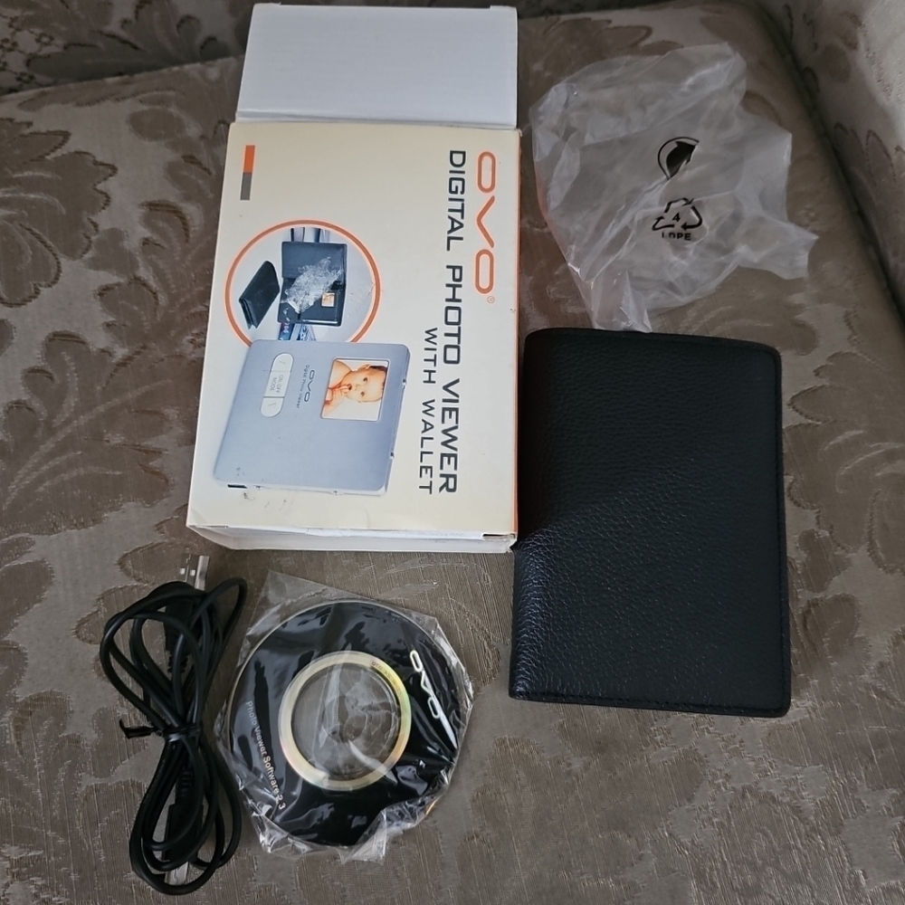 Ovo‎ Digital Pocket Photo Viewer With Genuine Leather Wallet New Open Box